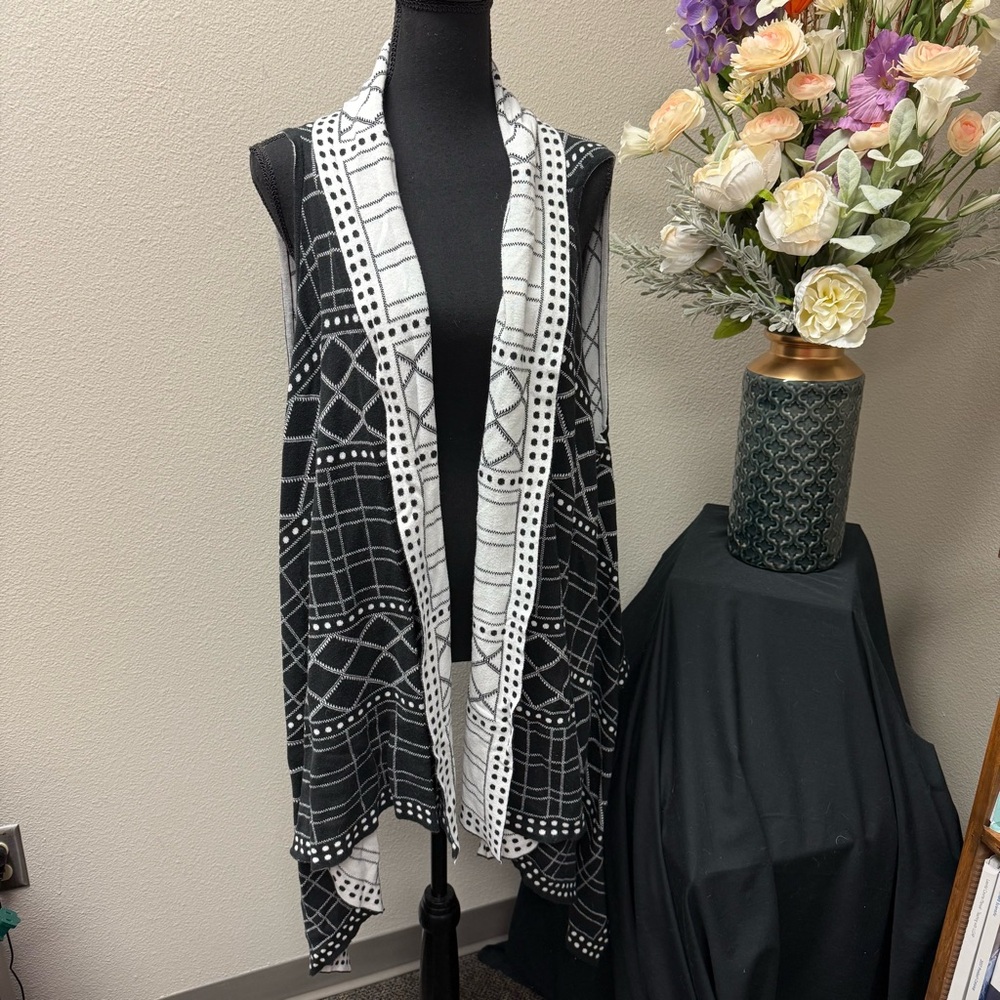 EST. 1946 Plus 26/28W Black White Windowpane Knit Open Front Vest Layer - Picture 1 of 8